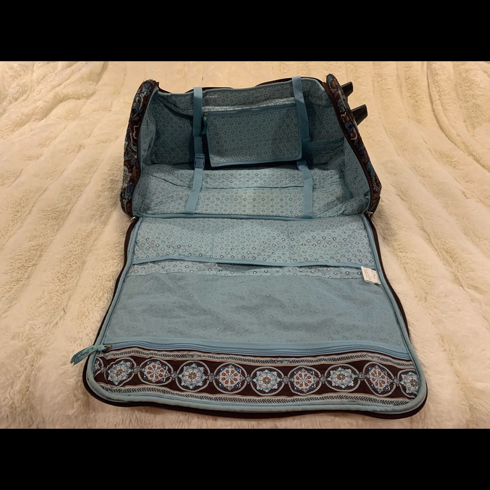 Vera Bradley luggage 24x14x14
